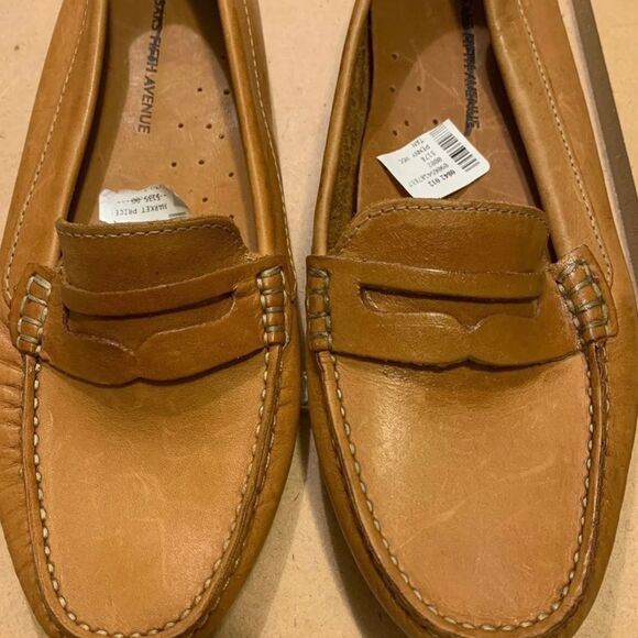 Saks fifth ave women’s penny moccasin size 7
Color Tan - Picture 2 of 10